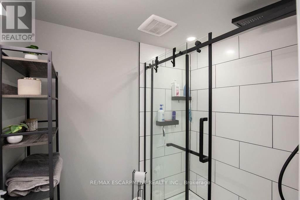 138 Victor Boulevard, Hamilton, Ontario  L9A 2V4 - Photo 18 - X12475949