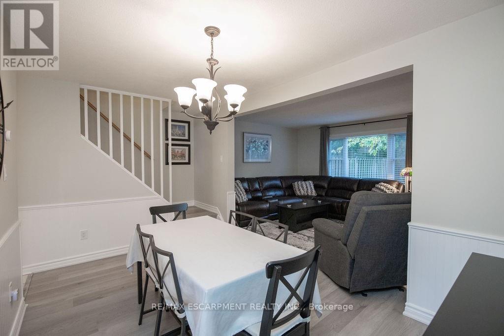 138 Victor Boulevard, Hamilton, Ontario  L9A 2V4 - Photo 6 - X12475949