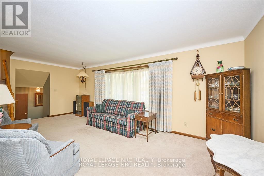 8 La Salle Drive, St. Catharines, Ontario  L2M 2E4 - Photo 15 - X12476156
