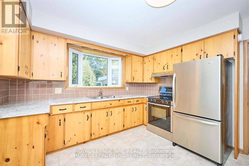 8 La Salle Drive, St. Catharines, Ontario  L2M 2E4 - Photo 19 - X12476156