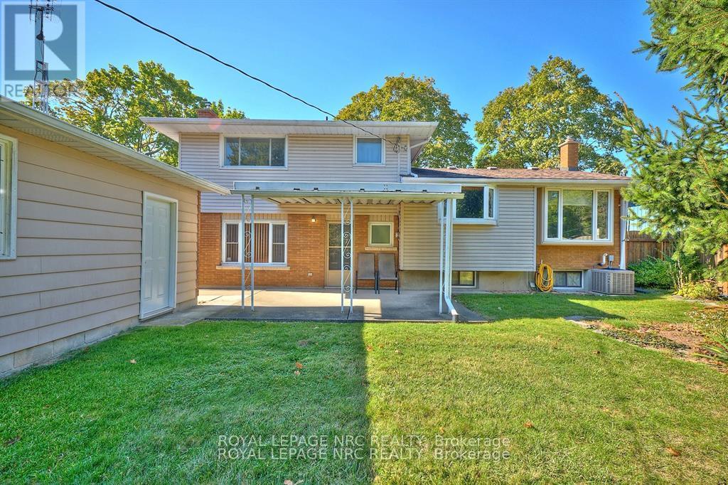 8 La Salle Drive, St. Catharines, Ontario  L2M 2E4 - Photo 4 - X12476156