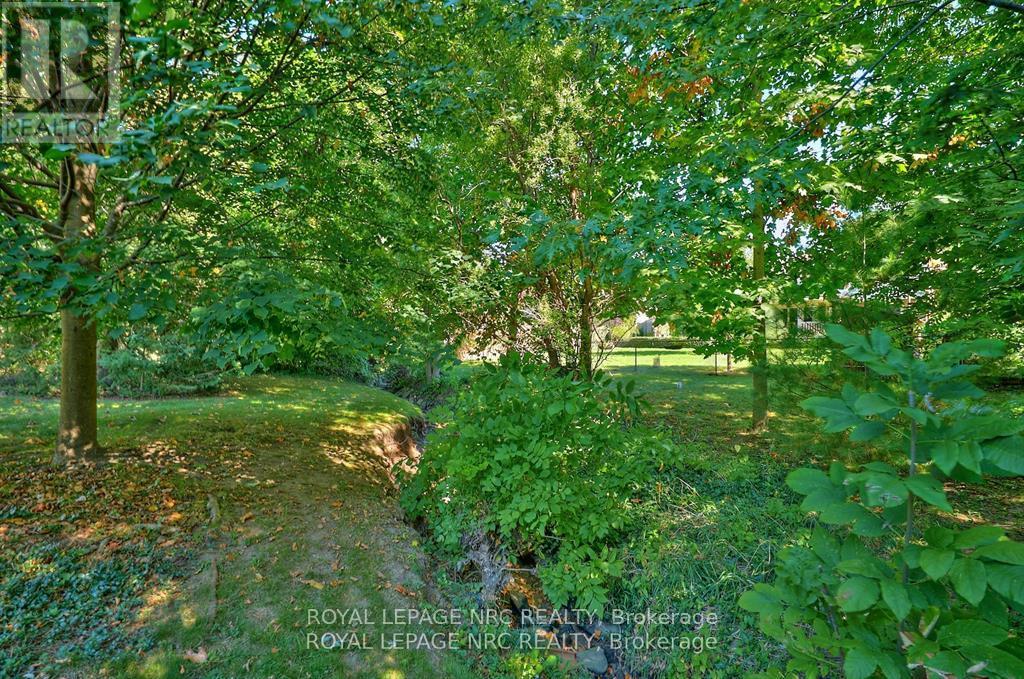 8 La Salle Drive, St. Catharines, Ontario  L2M 2E4 - Photo 6 - X12476156