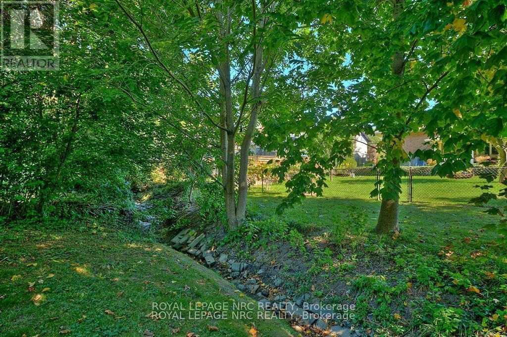 8 La Salle Drive, St. Catharines, Ontario  L2M 2E4 - Photo 9 - X12476156