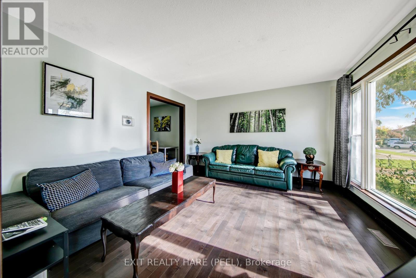 6 Earnscliffe Gate, Brampton, Ontario  L6T 3B3 - Photo 1 - W12474863