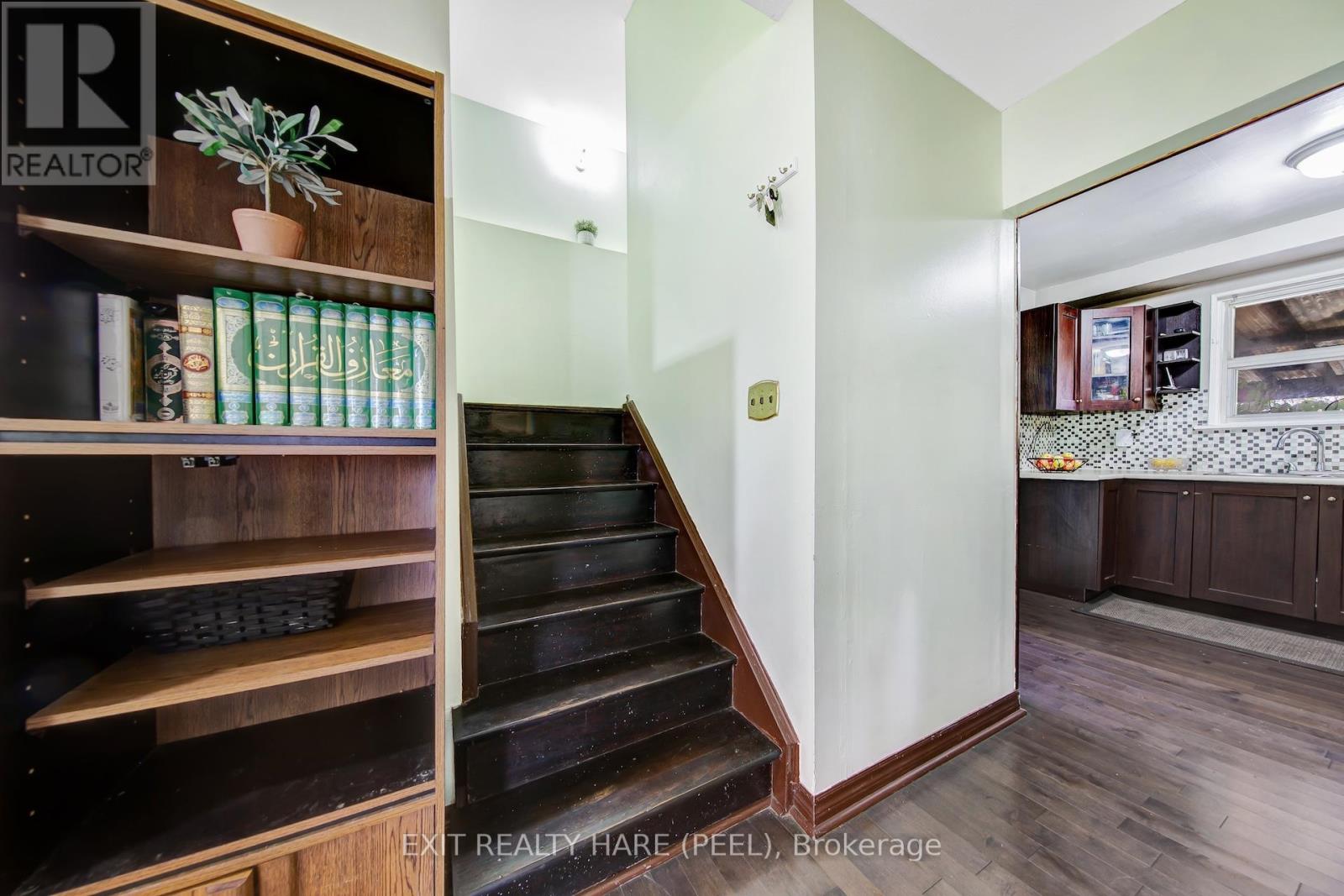 6 Earnscliffe Gate, Brampton, Ontario  L6T 3B3 - Photo 11 - W12474863