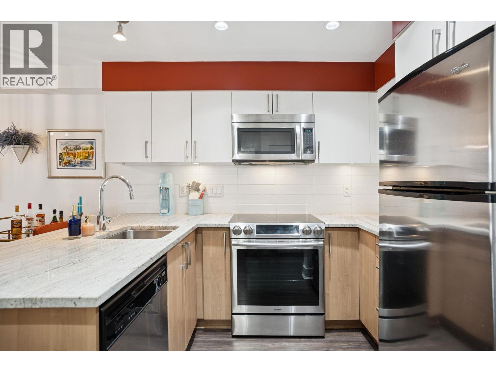 316 55 Eighth Avenue, New Westminster, British Columbia  V3L 0E8 - Photo 2 - R3060206