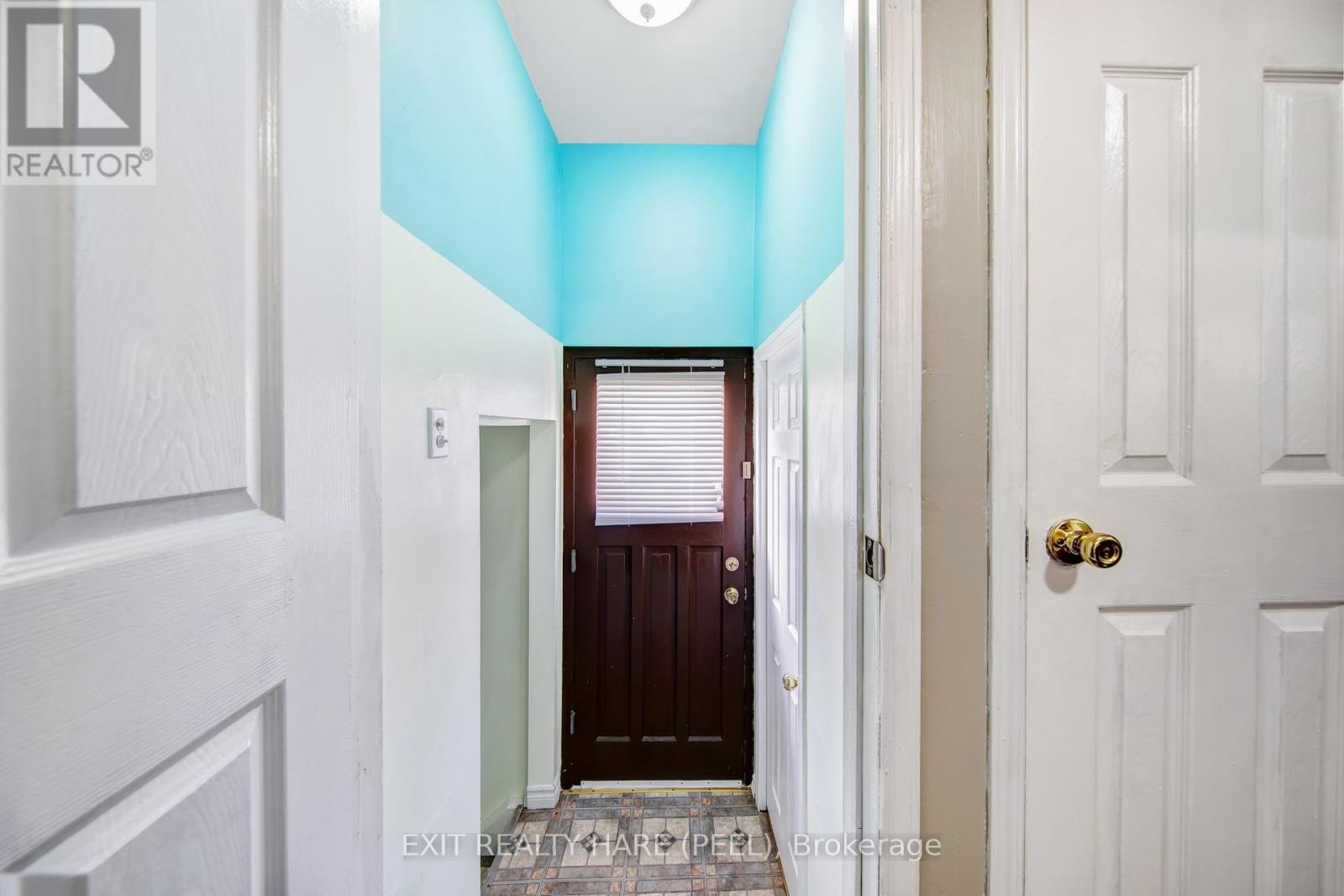 6 Earnscliffe Gate, Brampton, Ontario  L6T 3B3 - Photo 9 - W12474863