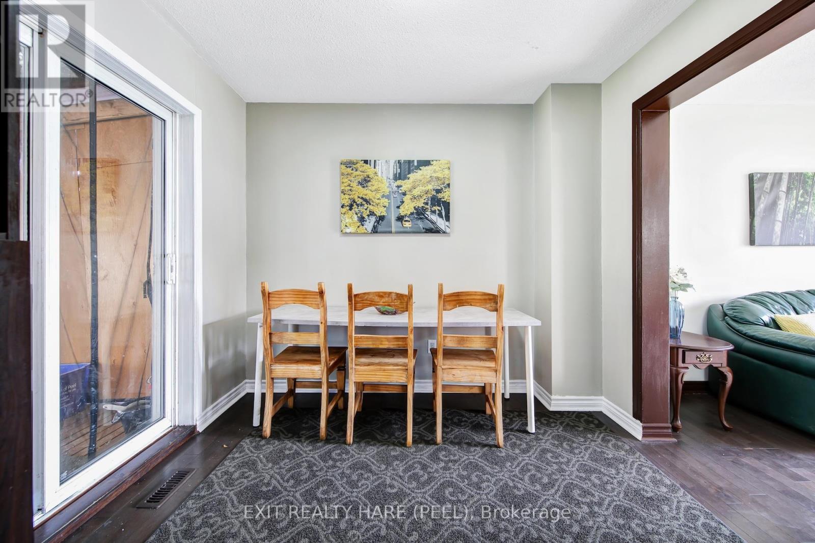 6 Earnscliffe Gate, Brampton, Ontario  L6T 3B3 - Photo 5 - W12474863