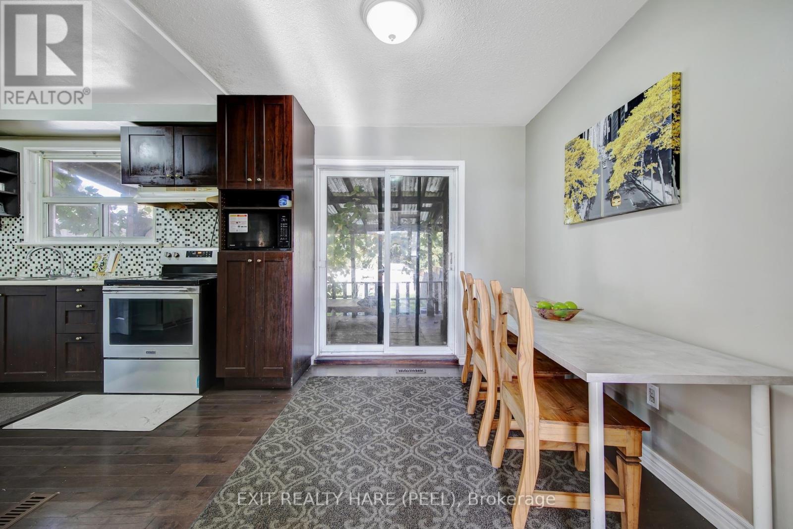 6 Earnscliffe Gate, Brampton, Ontario  L6T 3B3 - Photo 4 - W12474863