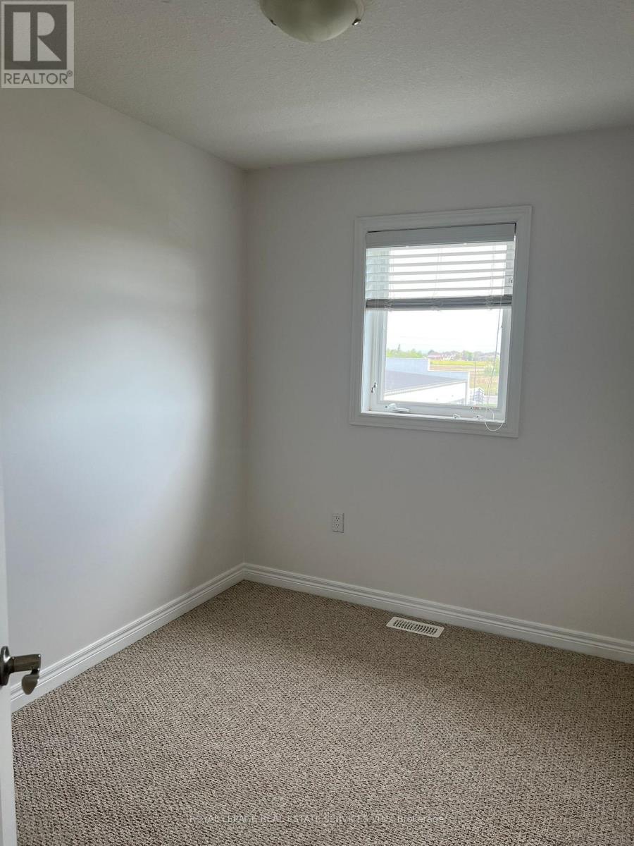 68 Bloom Crescent, Hamilton, Ontario  L0R 1P0 - Photo 15 - X12475414