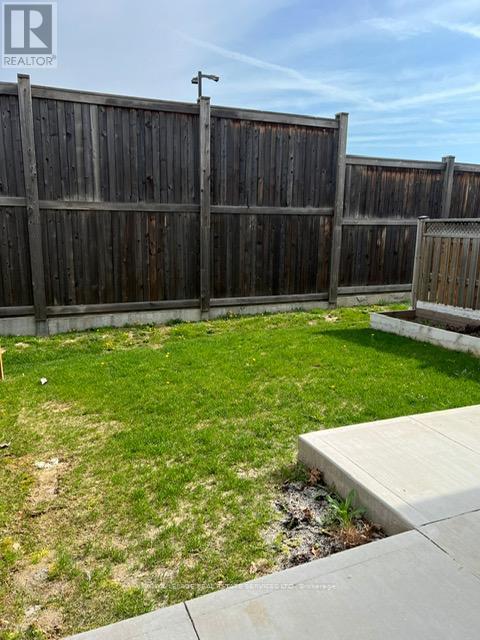 68 Bloom Crescent, Hamilton, Ontario  L0R 1P0 - Photo 18 - X12475414