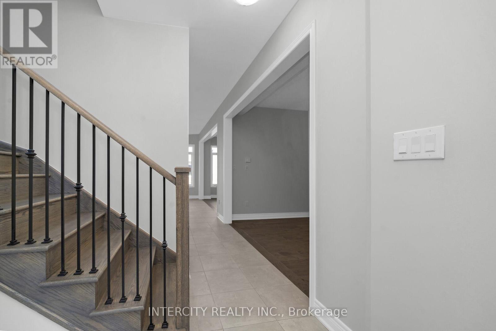 5 Kessler Drive, Brampton, Ontario  L6R 4G2 - Photo 4 - W12451230