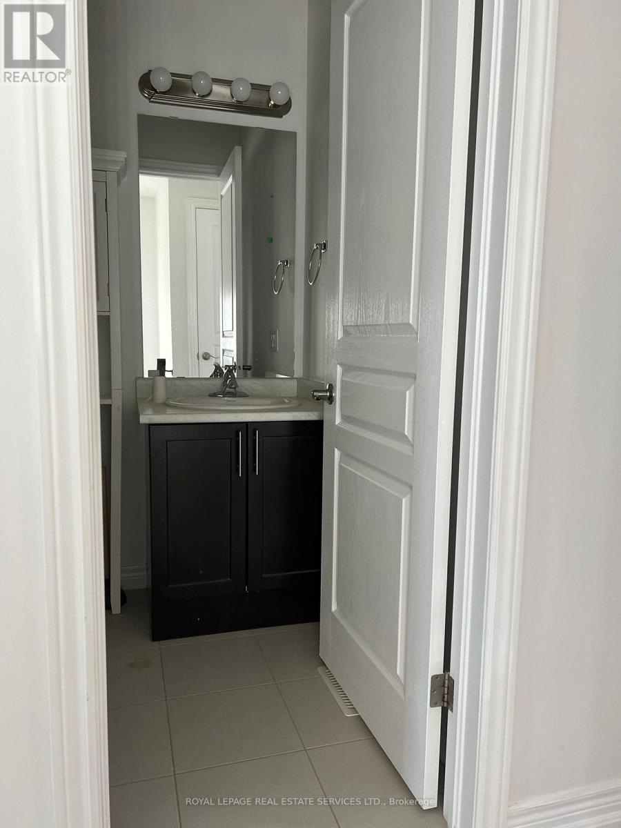 68 Bloom Crescent, Hamilton, Ontario  L0R 1P0 - Photo 8 - X12475414