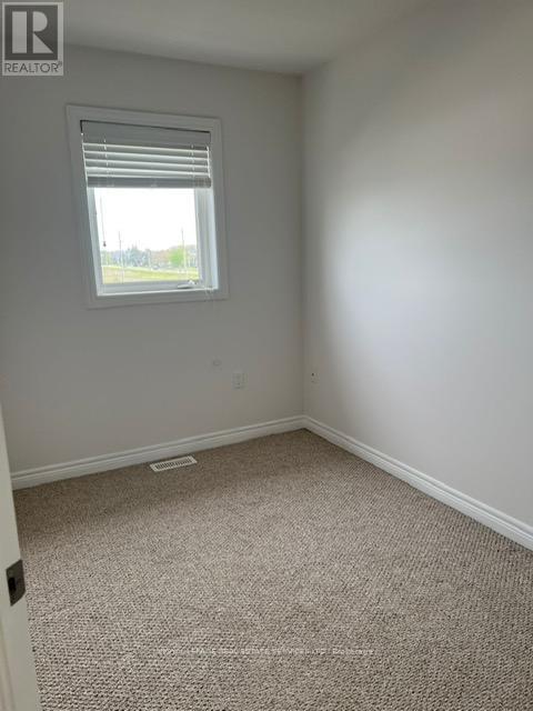 68 Bloom Crescent, Hamilton, Ontario  L0R 1P0 - Photo 5 - X12475414