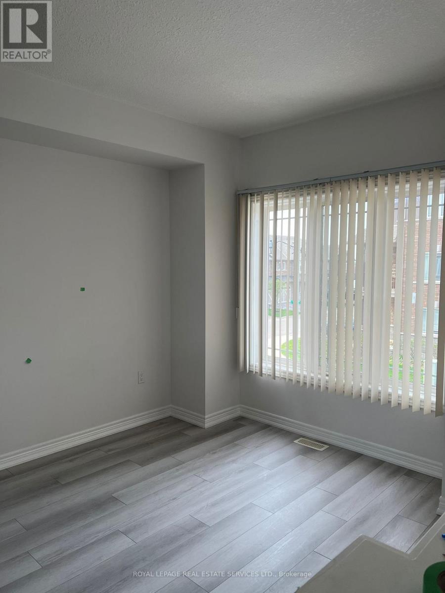 68 Bloom Crescent, Hamilton, Ontario  L0R 1P0 - Photo 9 - X12475414
