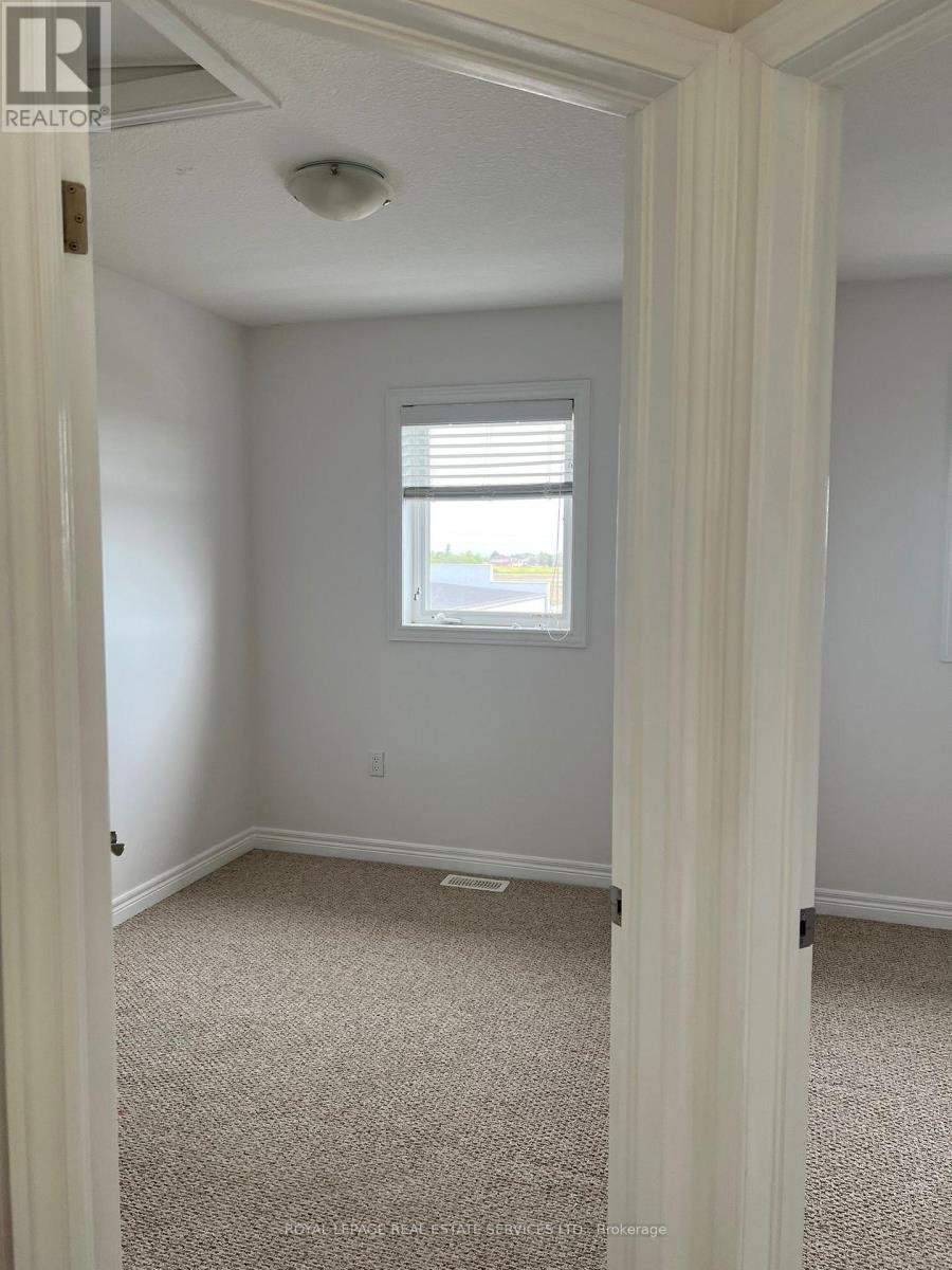 68 Bloom Crescent, Hamilton, Ontario  L0R 1P0 - Photo 10 - X12475414