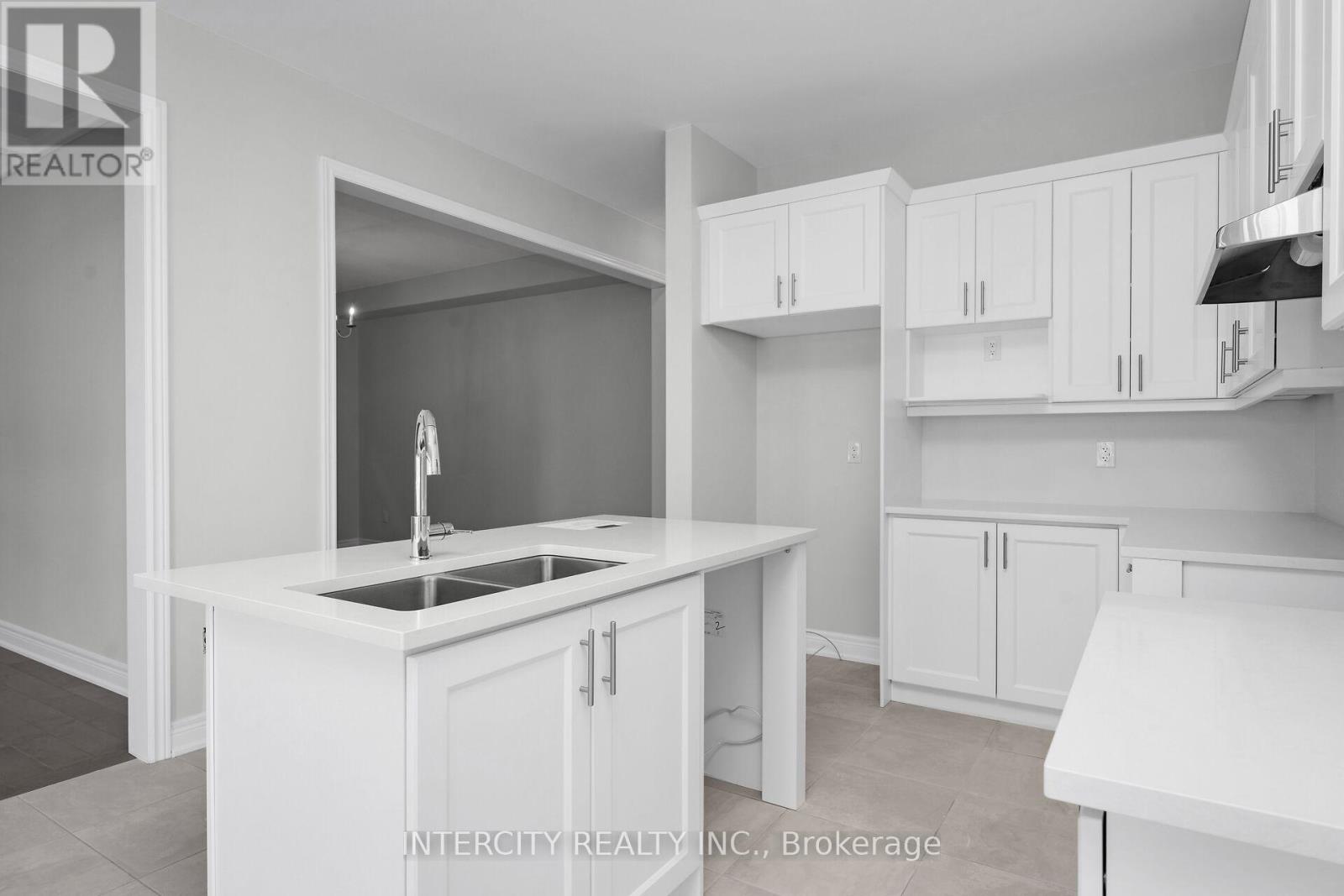 5 Kessler Drive, Brampton, Ontario  L6R 4G2 - Photo 9 - W12451230