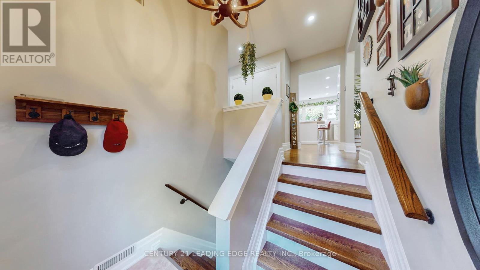28 Stonehill Boulevard, East Gwillimbury, Ontario  L9N 1E3 - Photo 6 - N12475714