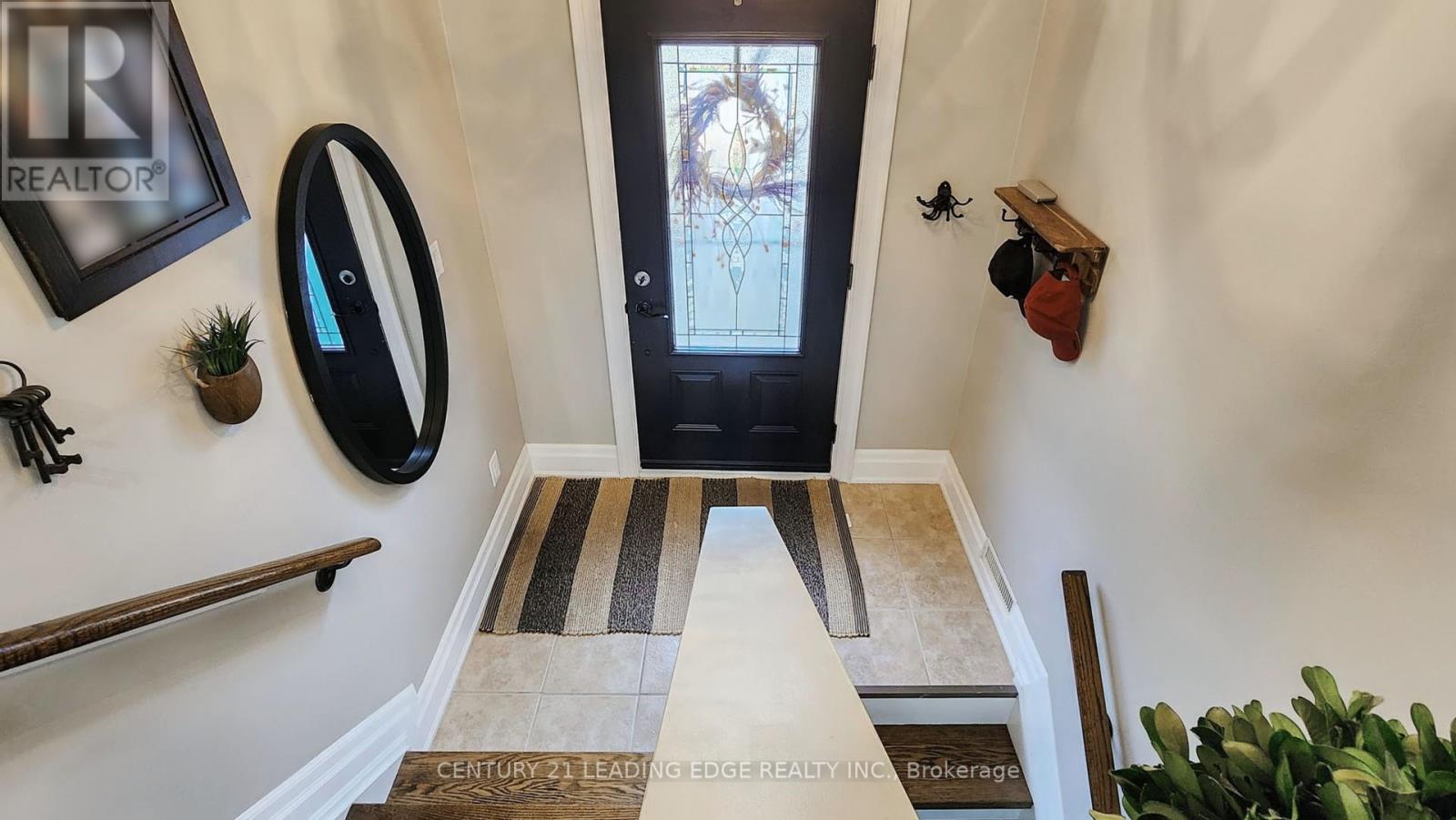 28 Stonehill Boulevard, East Gwillimbury, Ontario  L9N 1E3 - Photo 5 - N12475714