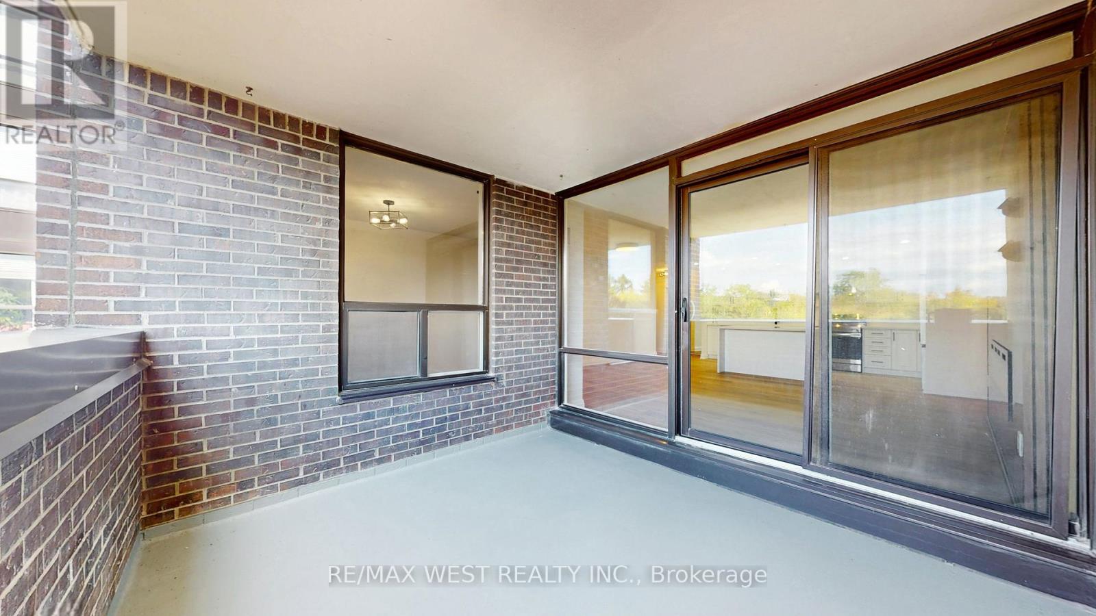 404 - 1535 Lakeshore Road E, Mississauga, Ontario  L5E 3E2 - Photo 30 - W12463670