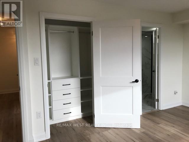 404 - 1535 Lakeshore Road E, Mississauga, Ontario  L5E 3E2 - Photo 17 - W12463670