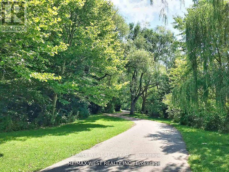 404 - 1535 Lakeshore Road E, Mississauga, Ontario  L5E 3E2 - Photo 44 - W12463670