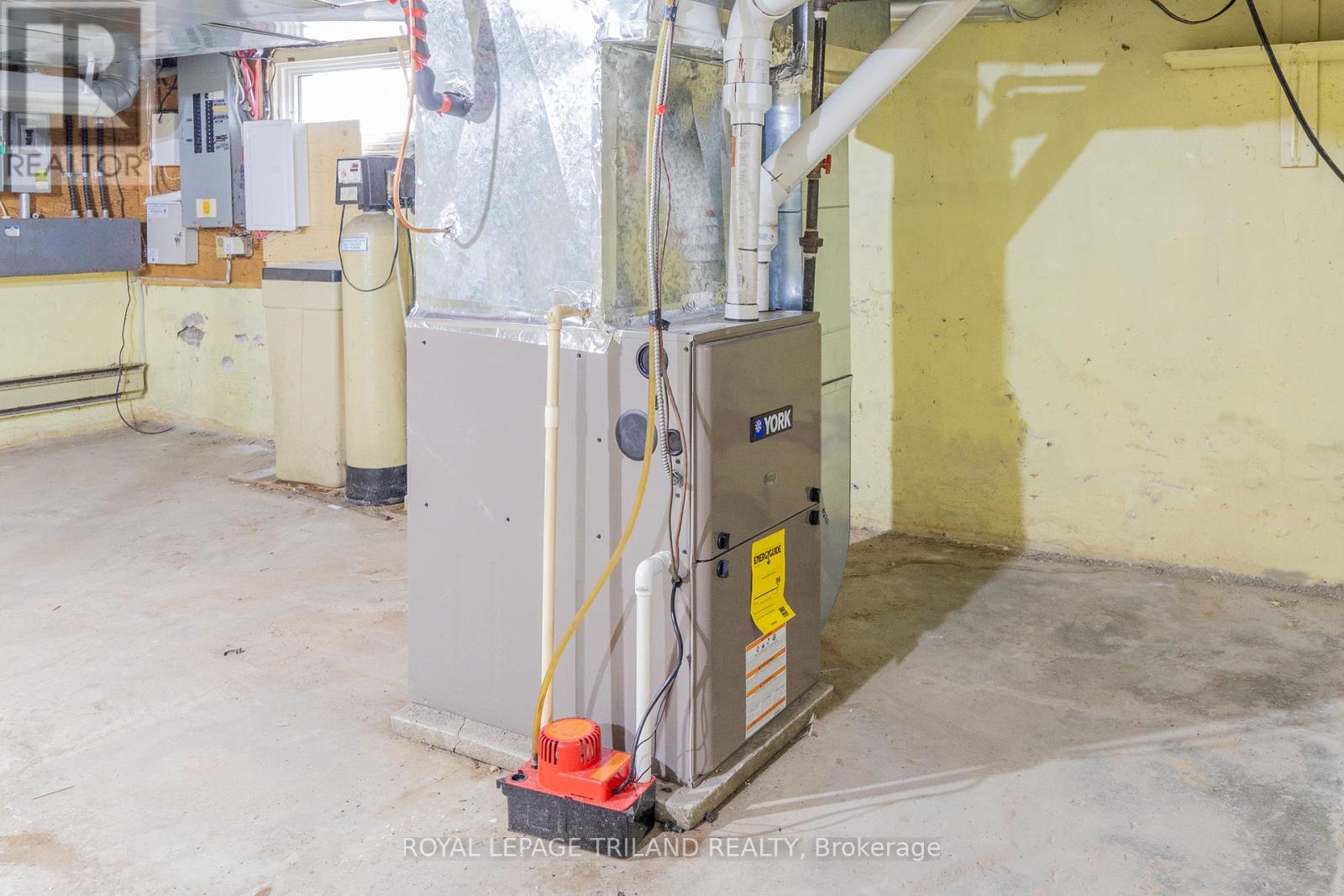 11 Goshen Street N, Bluewater, Ontario  N0M 2T0 - Photo 33 - X12439956