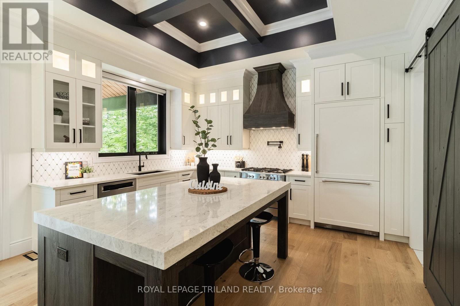 10175 Merrywood Drive, Lambton Shores, Ontario  N0M 1T0 - Photo 15 - X12348026