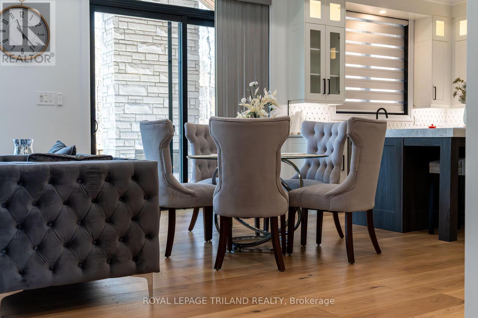 10175 Merrywood Drive, Lambton Shores, Ontario  N0M 1T0 - Photo 13 - X12348026