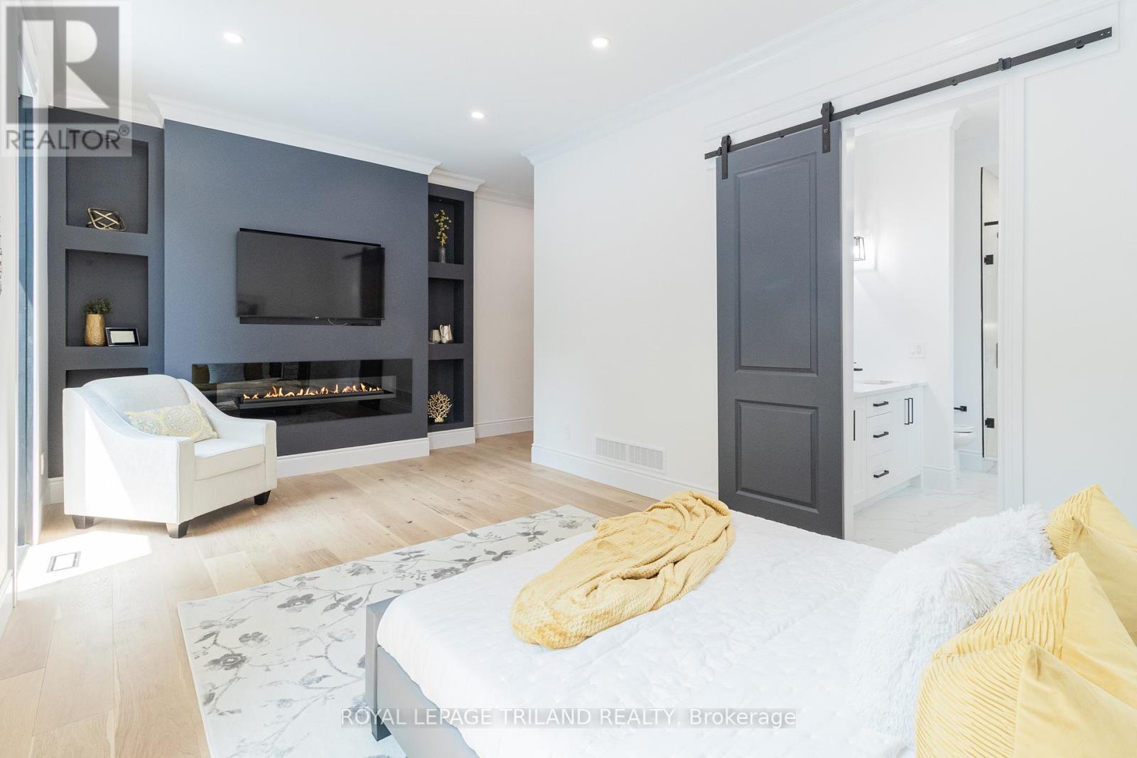 10175 Merrywood Drive, Lambton Shores, Ontario  N0M 1T0 - Photo 21 - X12348026