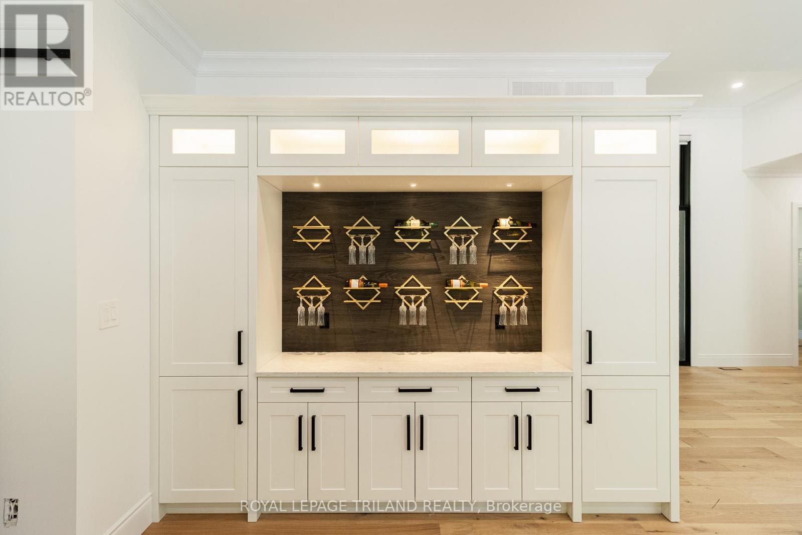 10175 Merrywood Drive, Lambton Shores, Ontario  N0M 1T0 - Photo 14 - X12348026