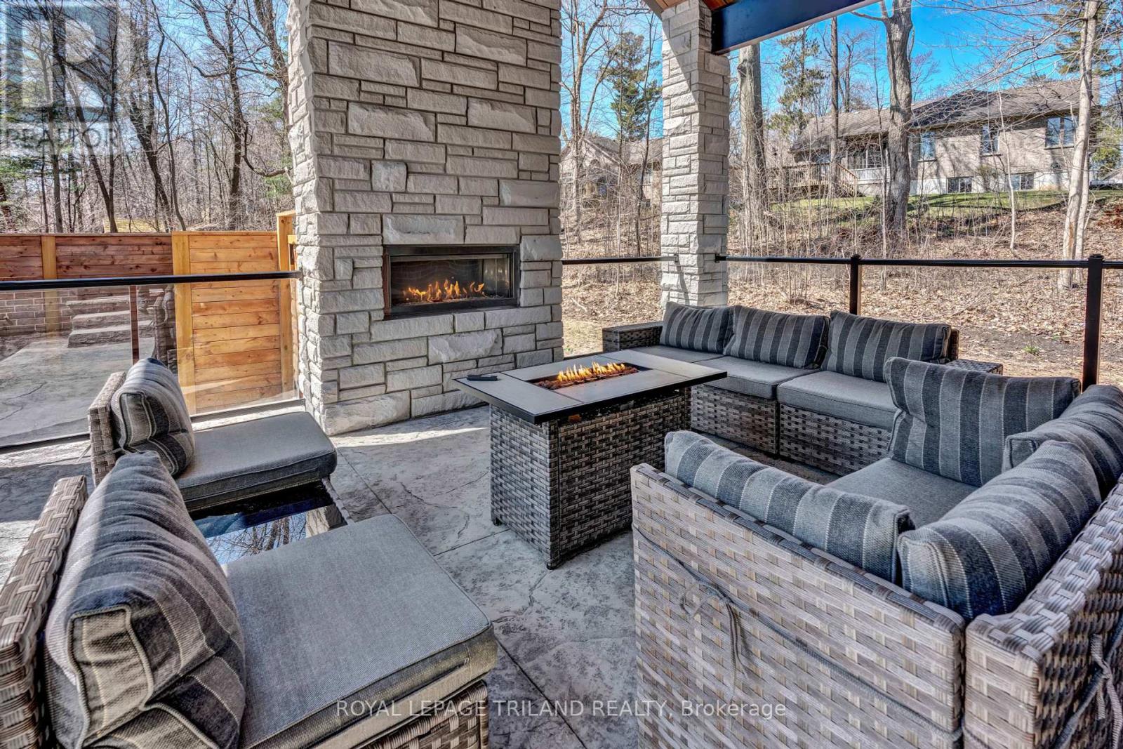 10175 Merrywood Drive, Lambton Shores, Ontario  N0M 1T0 - Photo 41 - X12348026