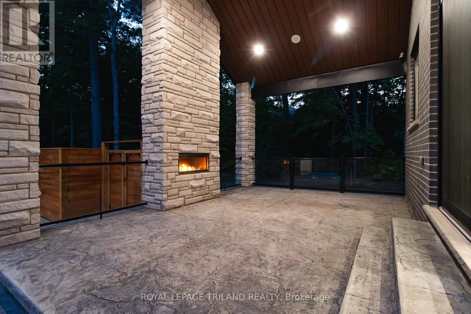 10175 Merrywood Drive, Lambton Shores, Ontario  N0M 1T0 - Photo 42 - X12348026