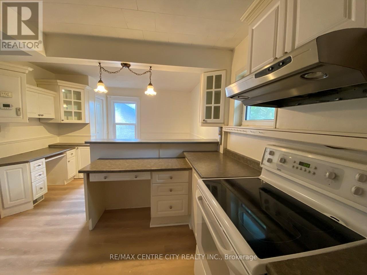 B - 84 Wharncliffe Road S, London South, Ontario  N6J 2K1 - Photo 2 - X12475957