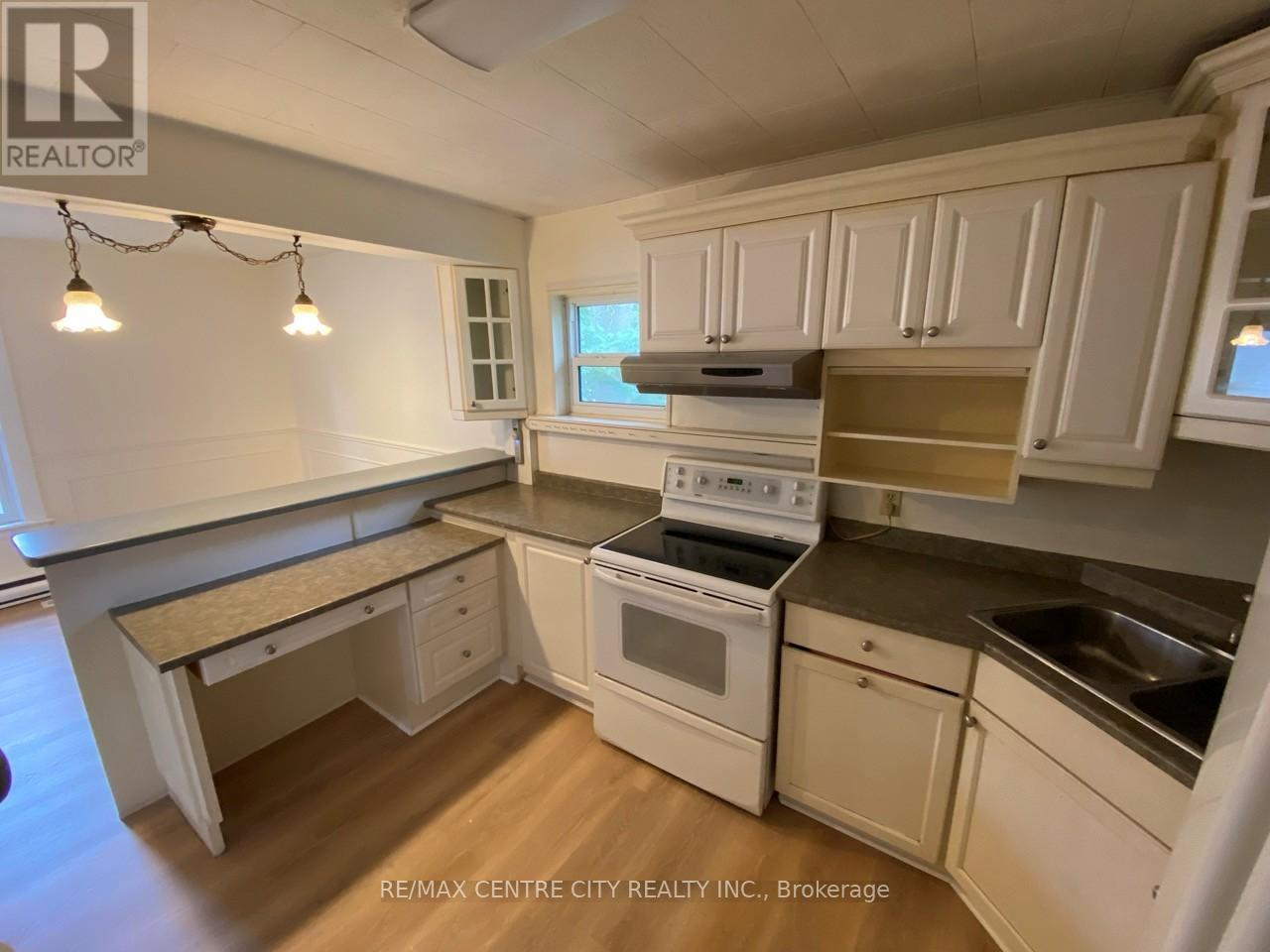 B - 84 Wharncliffe Road S, London South, Ontario  N6J 2K1 - Photo 3 - X12475957
