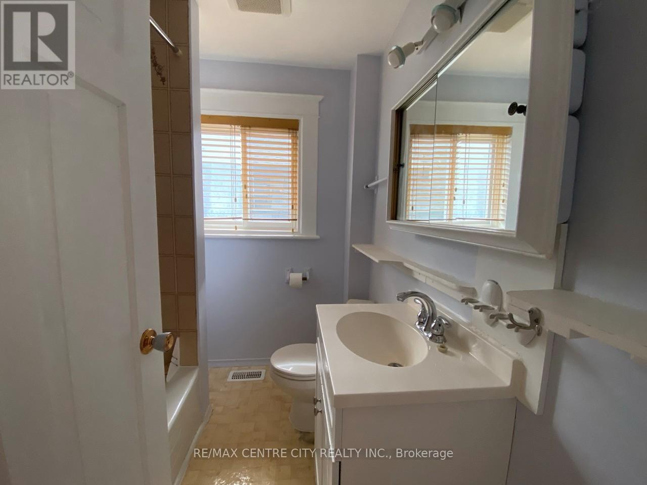 B - 84 Wharncliffe Road S, London South, Ontario  N6J 2K1 - Photo 13 - X12475957