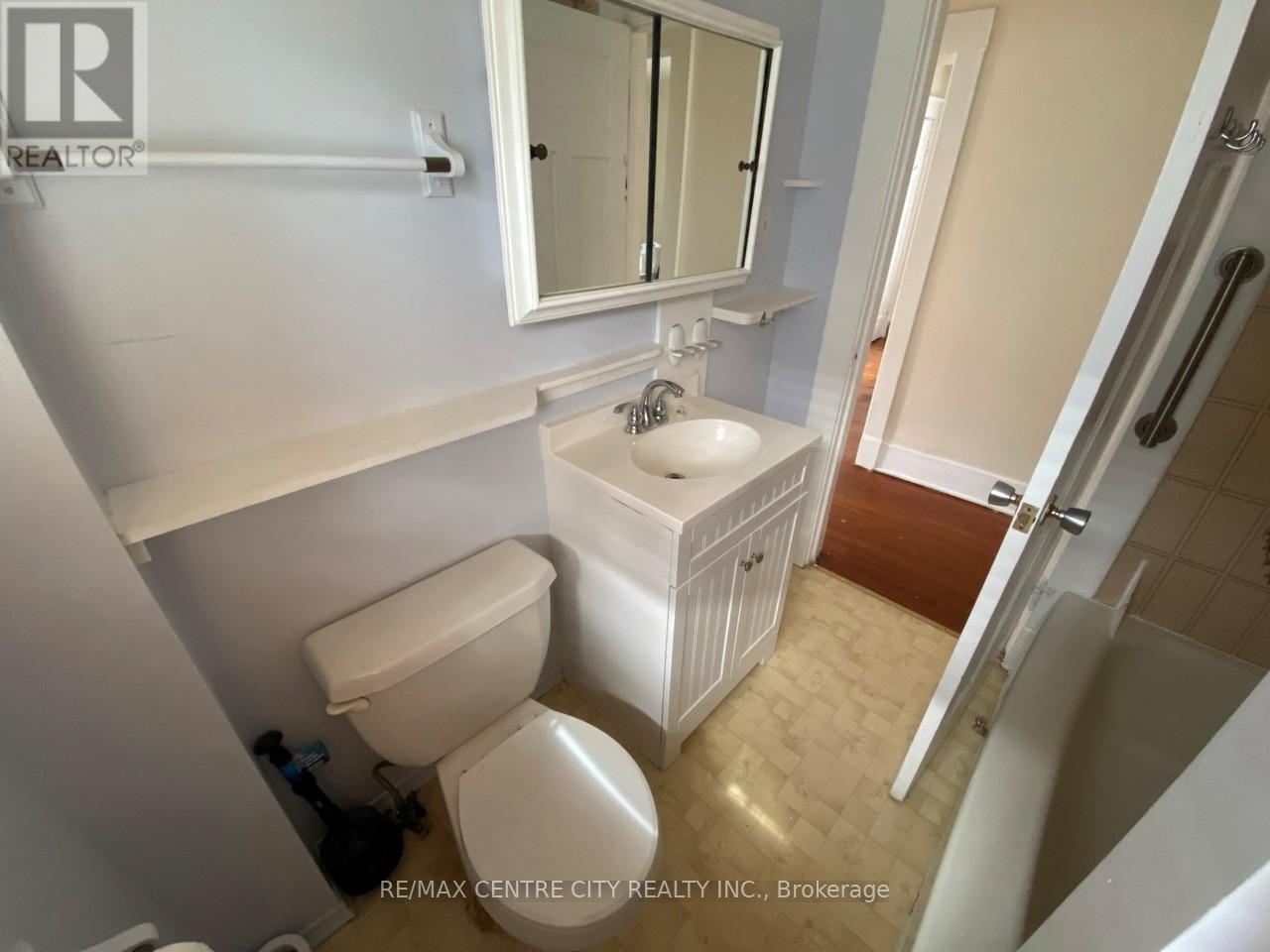 B - 84 Wharncliffe Road S, London South, Ontario  N6J 2K1 - Photo 12 - X12475957