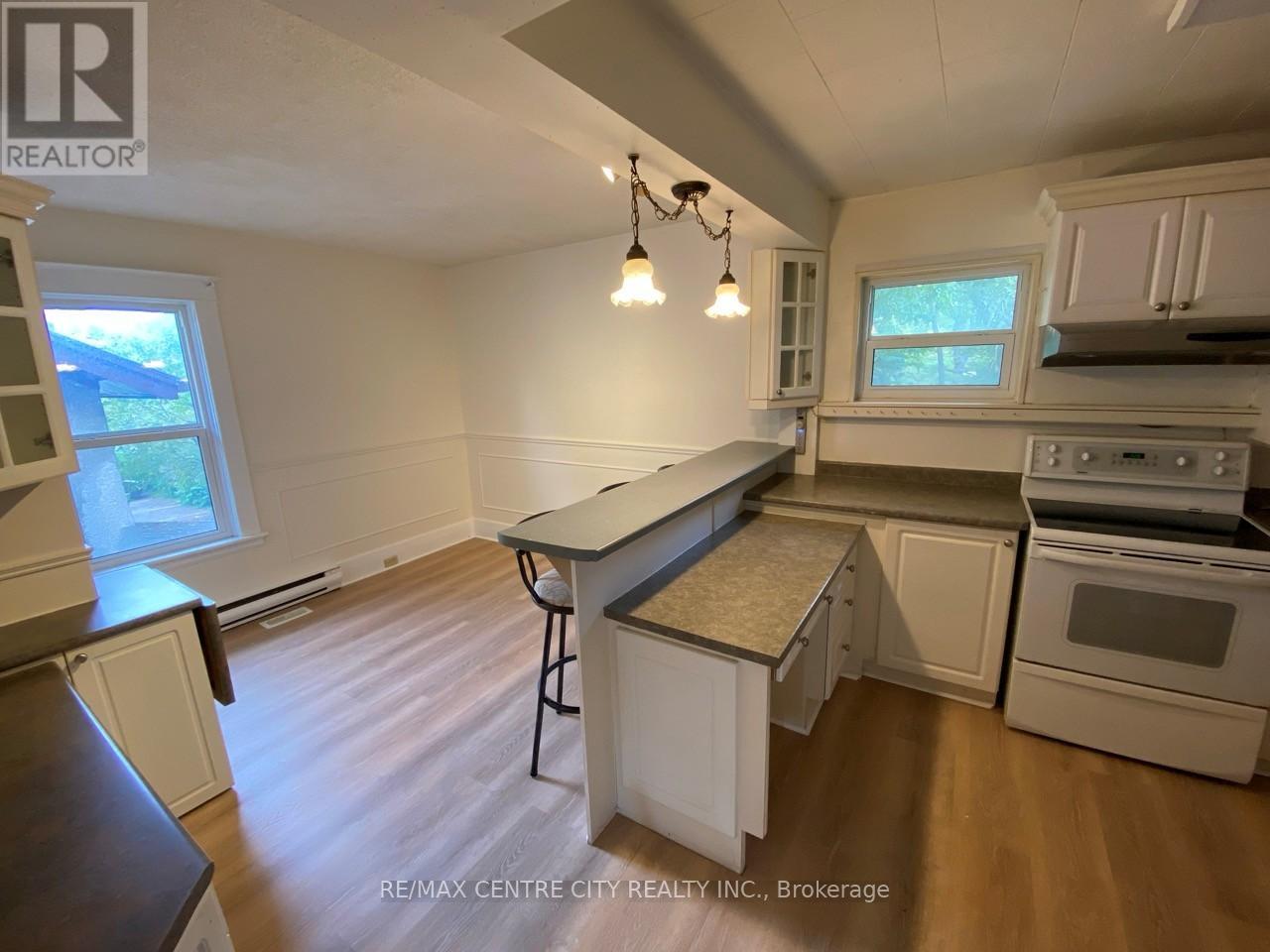 B - 84 Wharncliffe Road S, London South, Ontario  N6J 2K1 - Photo 4 - X12475957