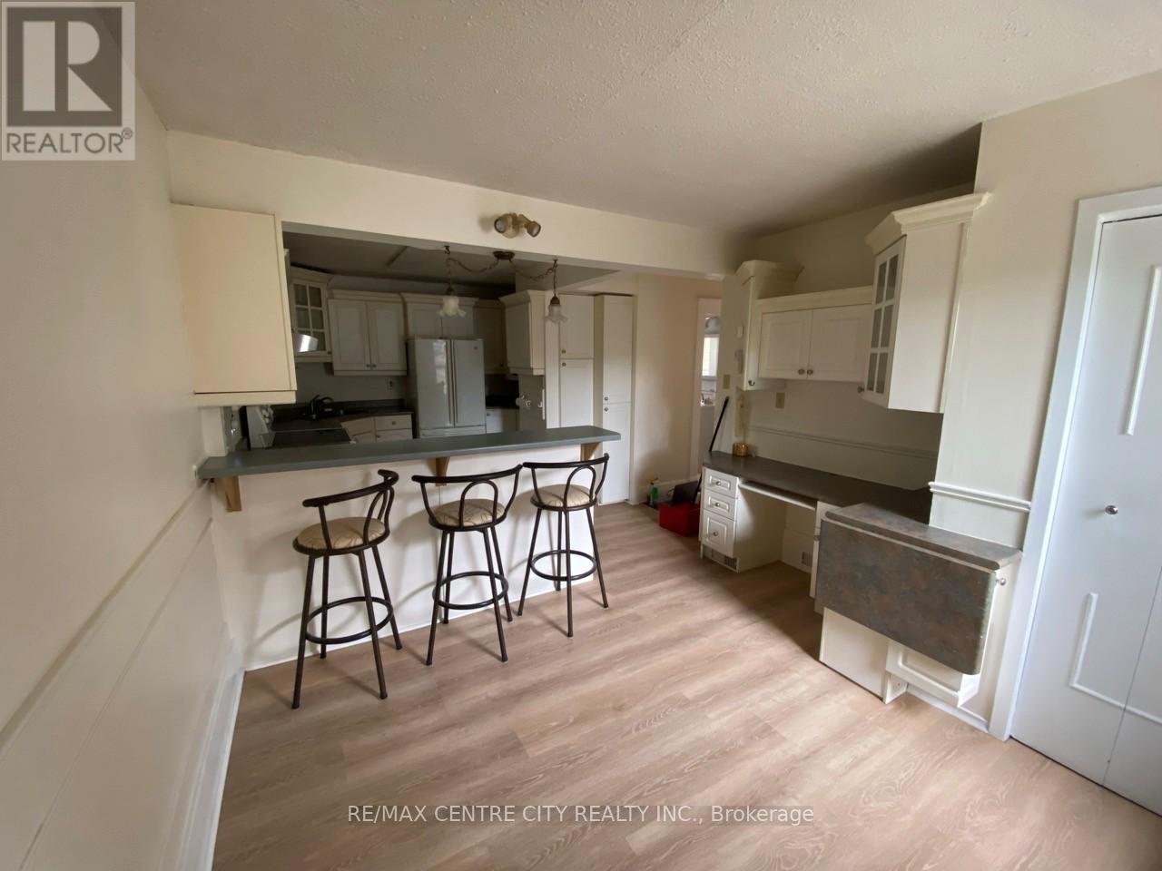 B - 84 Wharncliffe Road S, London South, Ontario  N6J 2K1 - Photo 7 - X12475957