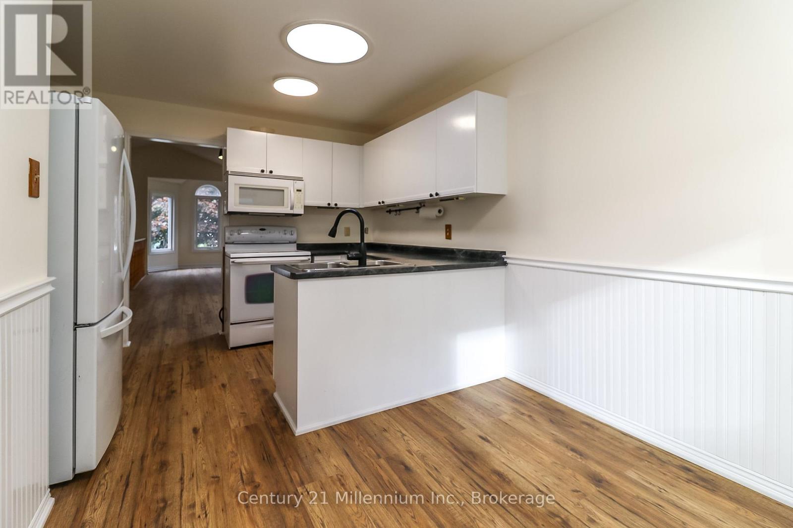 71 Donald Crescent, Wasaga Beach, Ontario  L9Z 1E3 - Photo 10 - S12476233
