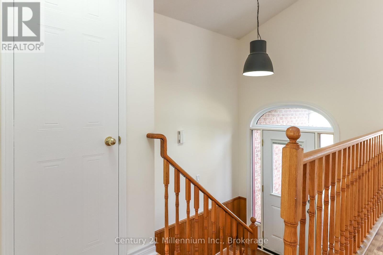 71 Donald Crescent, Wasaga Beach, Ontario  L9Z 1E3 - Photo 2 - S12476233