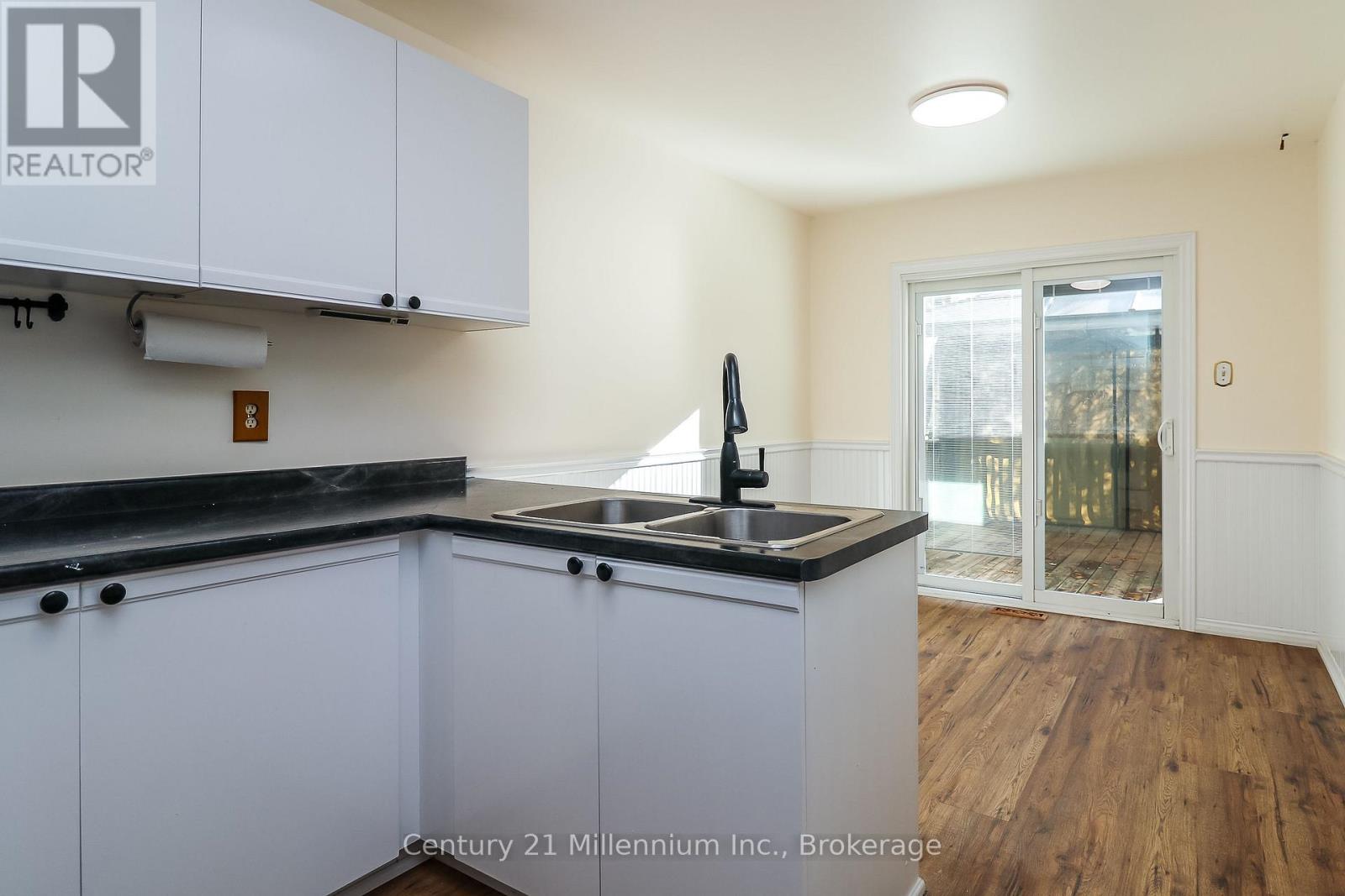 71 Donald Crescent, Wasaga Beach, Ontario  L9Z 1E3 - Photo 9 - S12476233