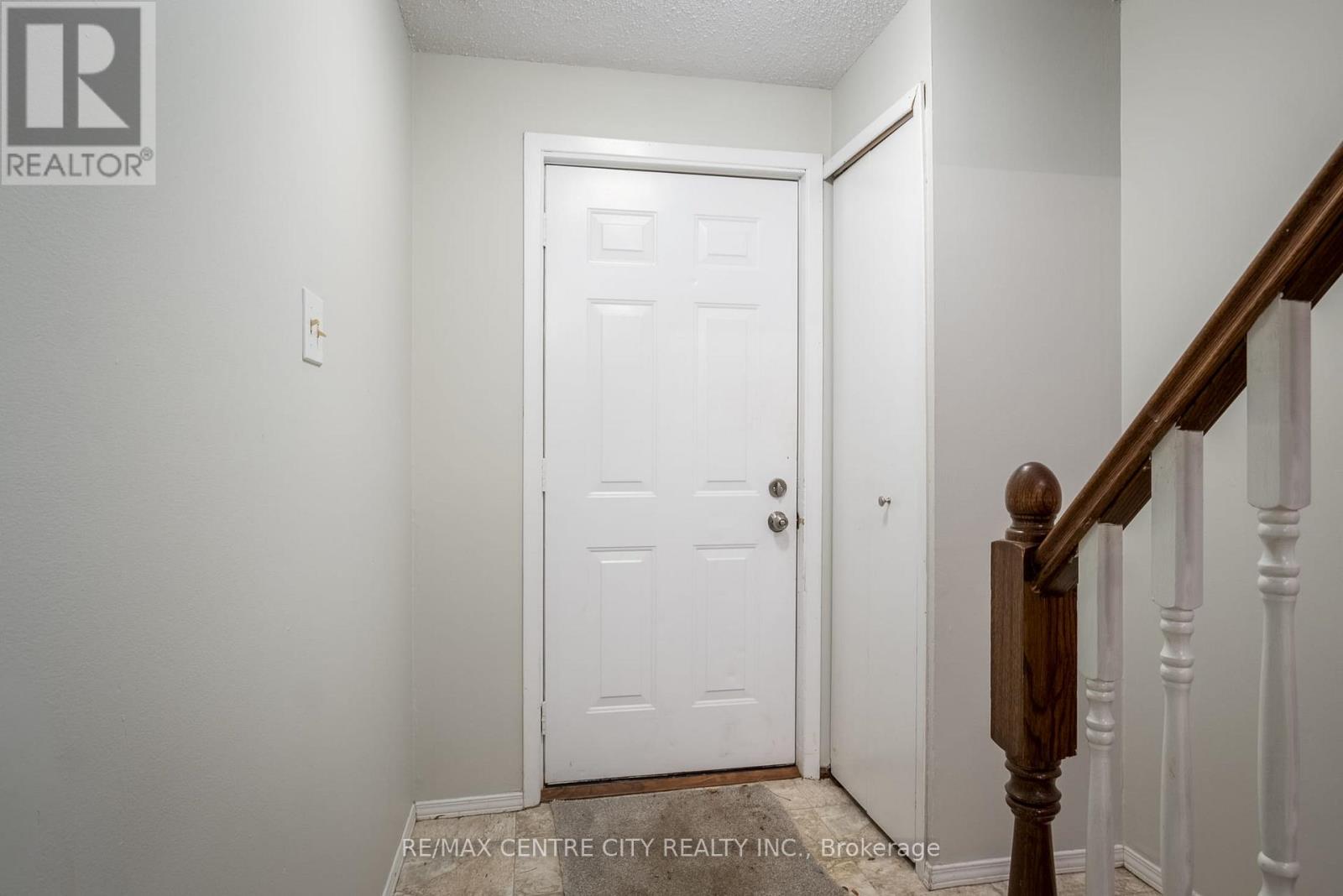124 - 320 Westminster Avenue, London South, Ontario  N6C 5H5 - Photo 2 - X12476303