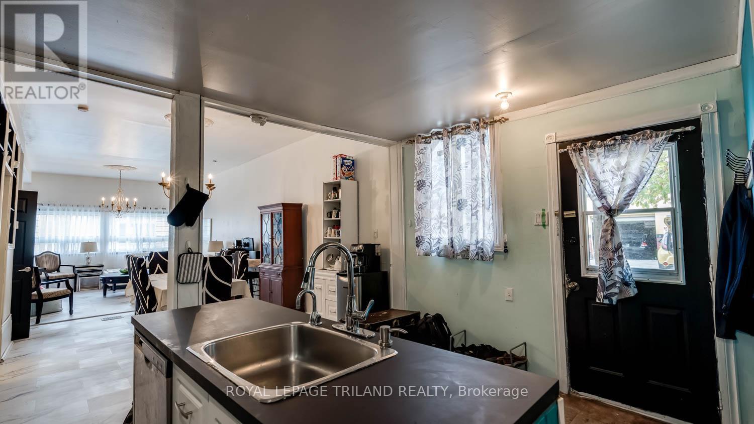 105 Hamilton Road, London East, Ontario  N6B 1N2 - Photo 5 - X12476304