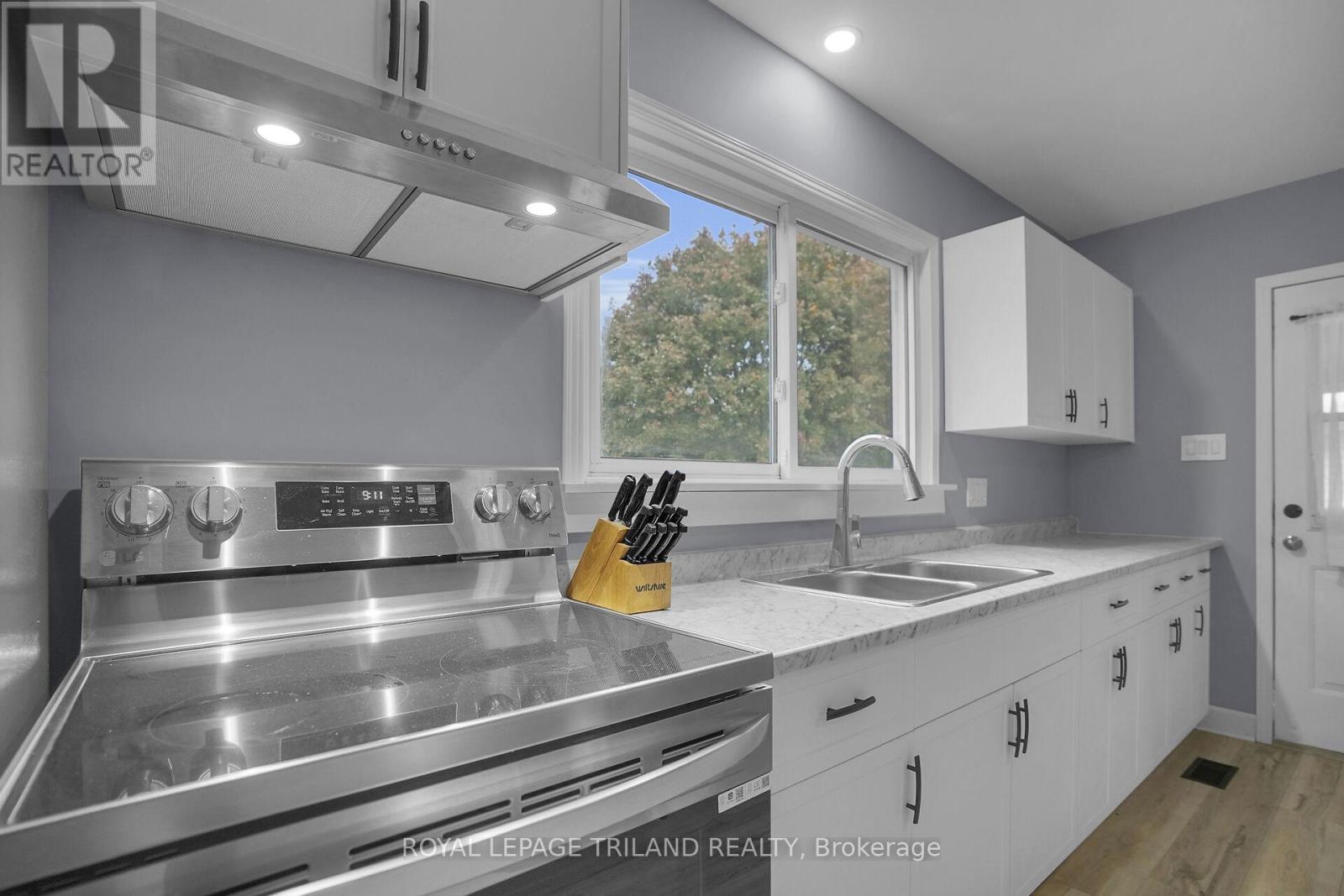 114 Emery Street W, London South (South E), Ontario  N6J 1S1 - Photo 11 - X12476375