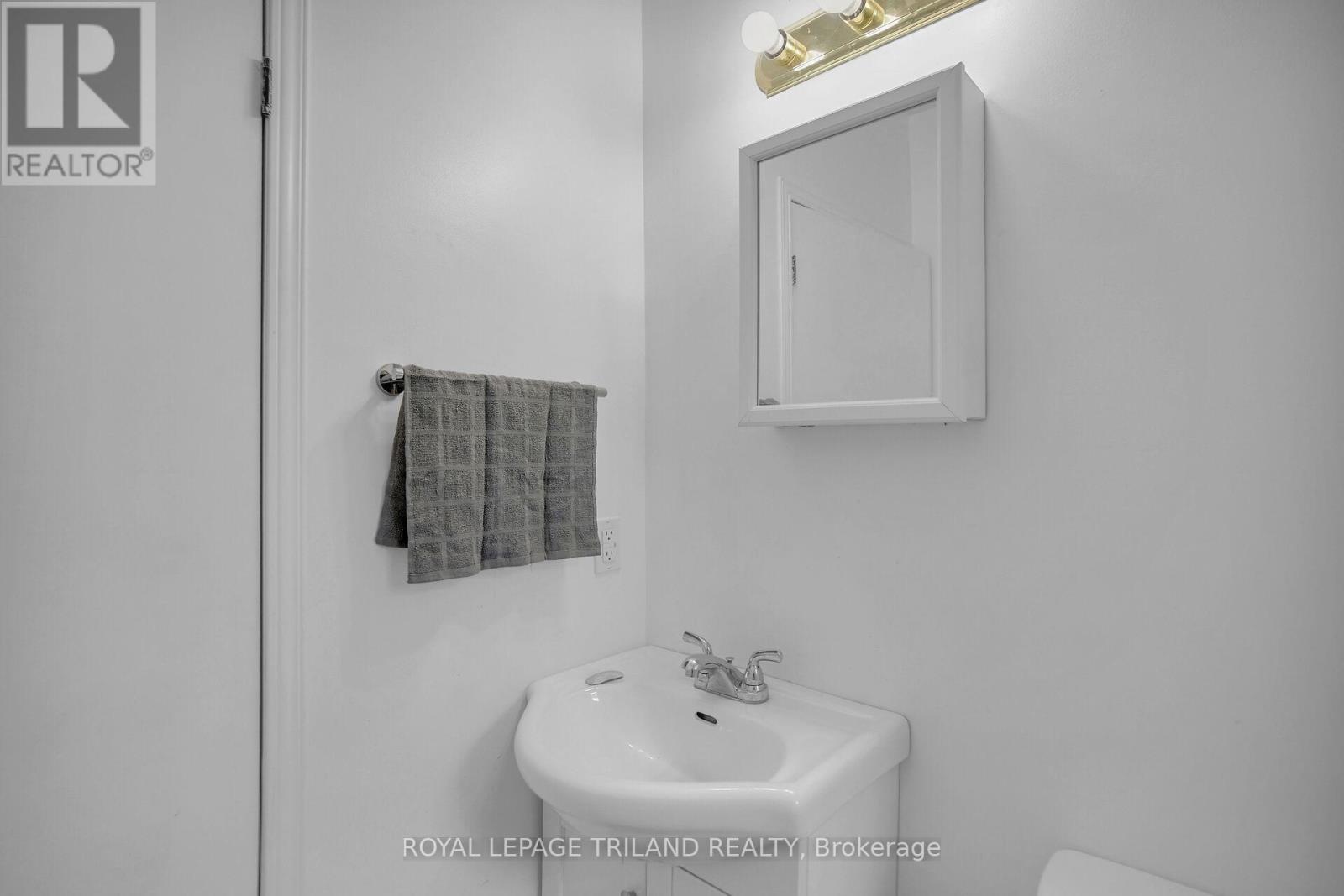 114 Emery Street W, London South (South E), Ontario  N6J 1S1 - Photo 16 - X12476375