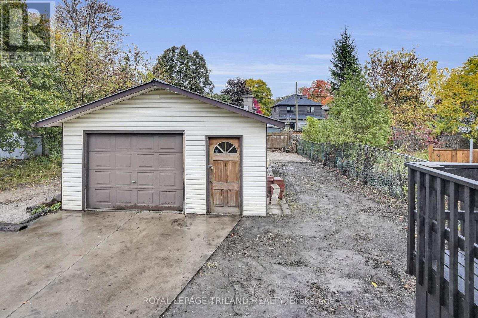 114 Emery Street W, London South (South E), Ontario  N6J 1S1 - Photo 24 - X12476375