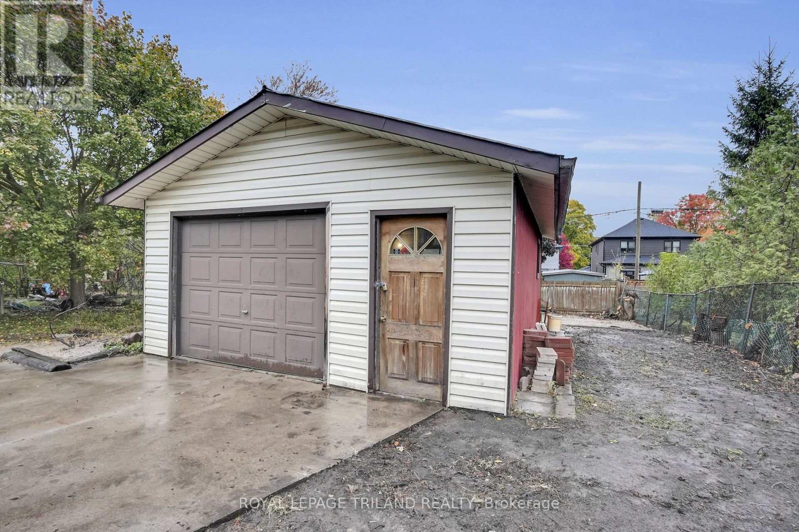114 Emery Street W, London South (South E), Ontario  N6J 1S1 - Photo 25 - X12476375