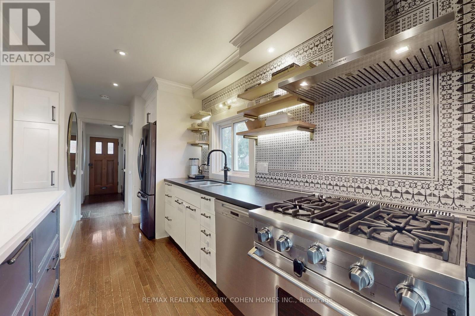 155 Parkhurst Boulevard, Toronto (Leaside), Ontario  M4G 2E8 - Photo 14 - C12476019