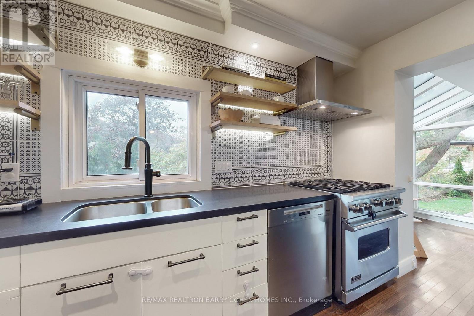 155 Parkhurst Boulevard, Toronto (Leaside), Ontario  M4G 2E8 - Photo 15 - C12476019